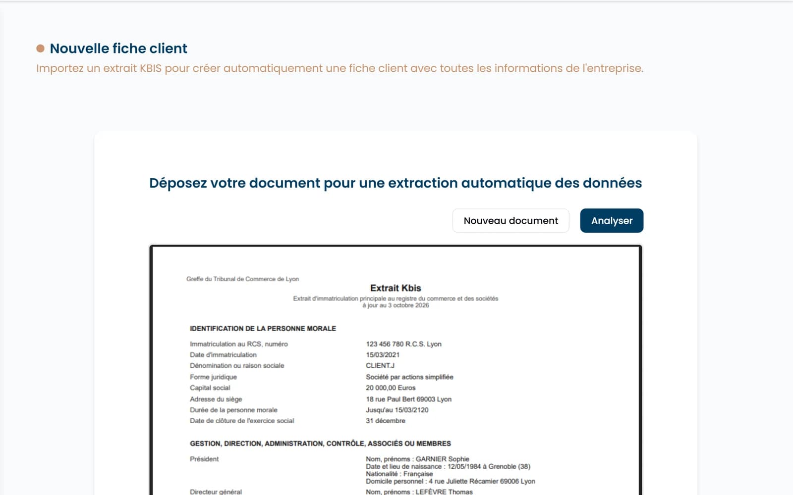 Import d'un extrait Kbis dans Papperless : le PDF déposé crée automatiquement la fiche client, avec dénomination, forme juridique, SIREN, capital, siège et dirigeants